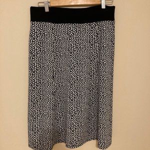 REDUCED PRICE! #96 Laura Petite Pull on Skirt, Black & White, Size M